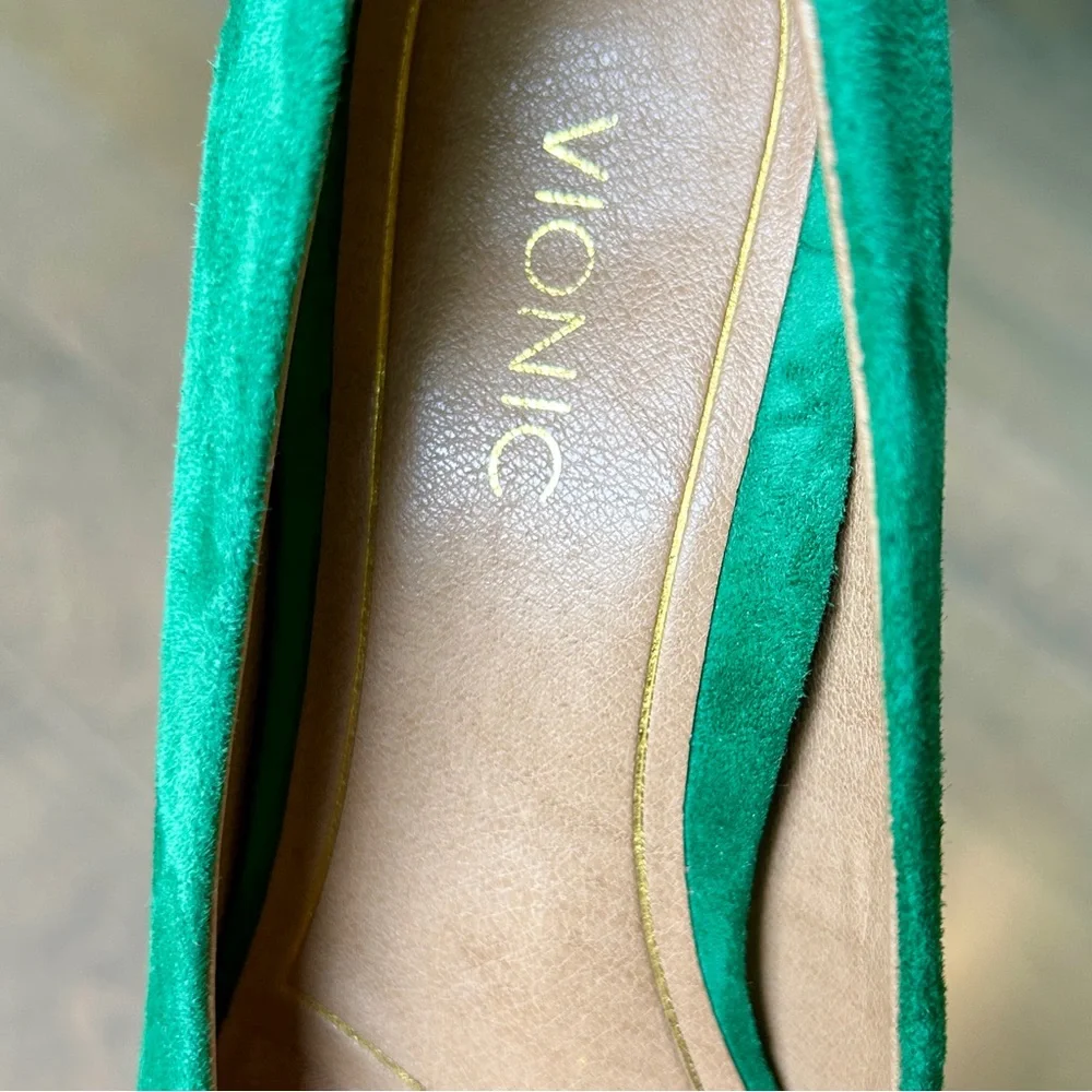 Vionic Josie Kitten Heel Emerald Suede Size 7 EUC